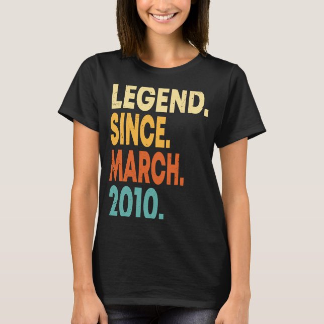 T-shirt Légende depuis mars 2010 Garçon Fille 13 ans 13e (Devant)