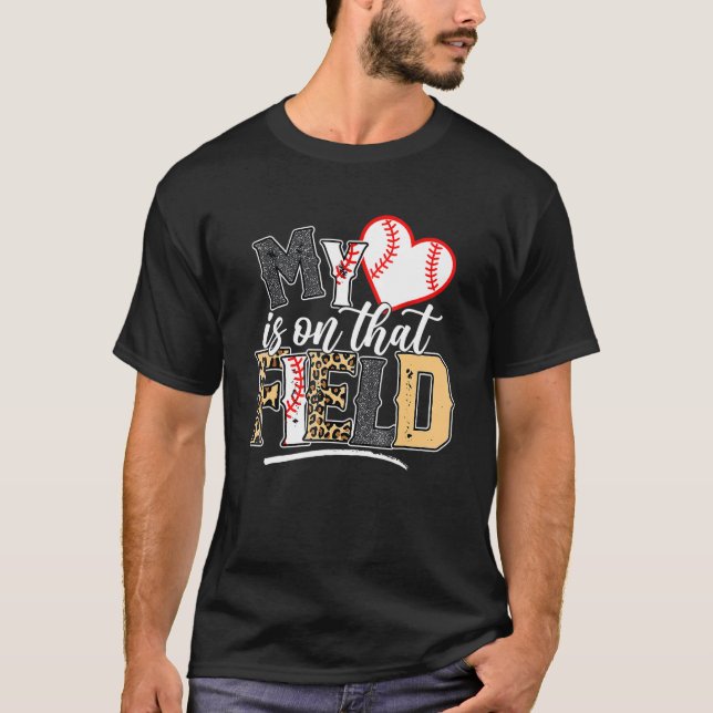 T-shirt Leopard Softball Maman Mon Coeur Est Sur Ce Terrai (Devant)