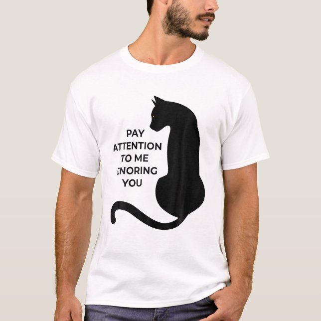 T-shirt Les Amoureux de les chats Me Prêtent Attention En  (Devant)