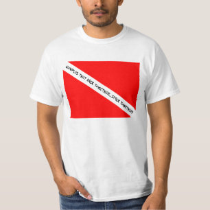 T-shirt Les couples de scaphandre donnent un coup de pied