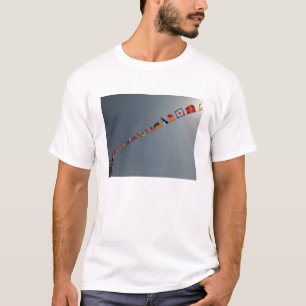 T-shirt Les drapeaux survolent le pont de l'USS Iwo Jima