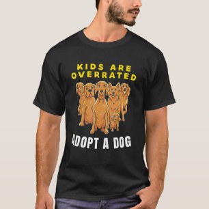 T-shirt Les enfants surévalués adoptent un chien DINK 1