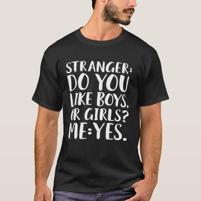 T-shirt Les étrangers aiment-tu les garçons ou les filles  (Devant)