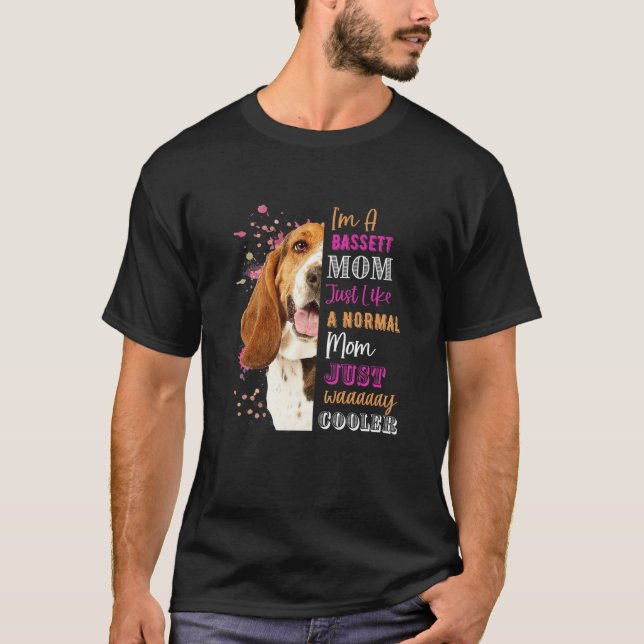 T-shirt Les femmes, je suis une maman de Bassett, comme un (Devant)