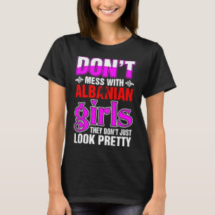 T-shirt Les filles albanaises regardent assez