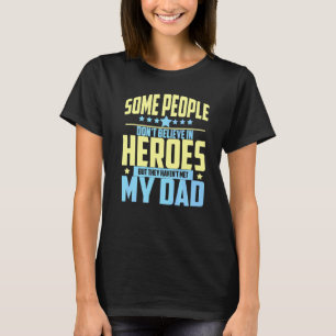T-shirt Les gens qui ne croient pas aux héros n'ont pas re