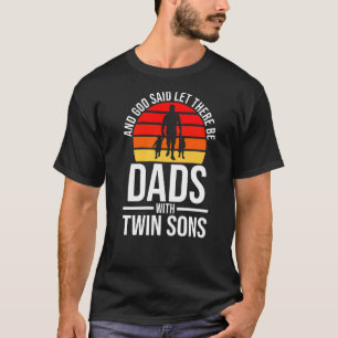 T-shirt Les Hommes Et Dieu Dit Les Pères Avec Des Fils Jum
