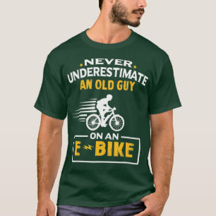 T-shirt Les Hommes Ne Sous-Estiment Jamais Un Vieux Type S