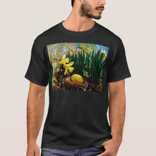 T-shirt Les jonquilles jaunes et un oeuf de Pâques jaune