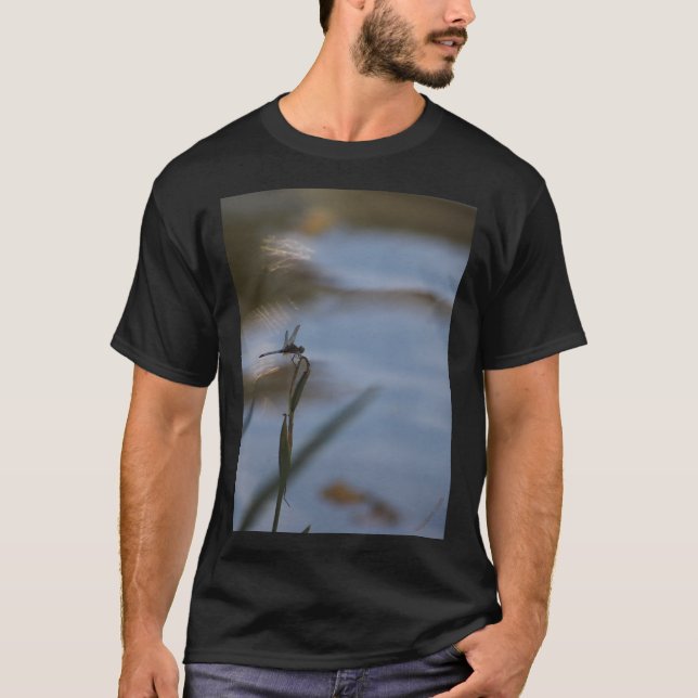 T-shirt Les libellules dans un étang de banlieue (Devant)
