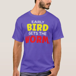T-shirt Les Oiseaux Tôt Obtiennent Les Vers Dans Le Jardin
