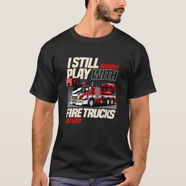 T-shirt Les pompiers jouent toujours avec des camions de p (Devant)