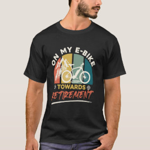 T-shirt Les retraités sur mon e vélo vers la retraite Drôl