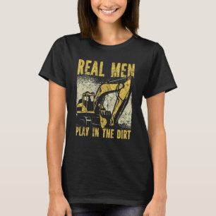 T-shirt Les vrais hommes jouent dans l'excavatrice de terr