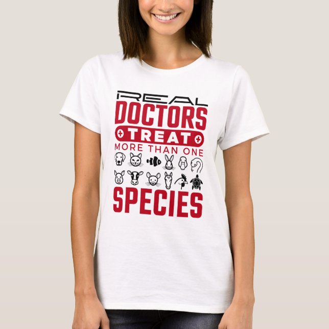 T-shirt Les vrais médecins traitent plus d'une espèce Vété (Devant)