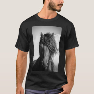 T-shirt L'étalon friésien au vent.
