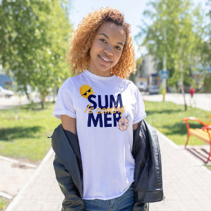 T-shirt L'été arrive bleu marine jaune police rose fleur