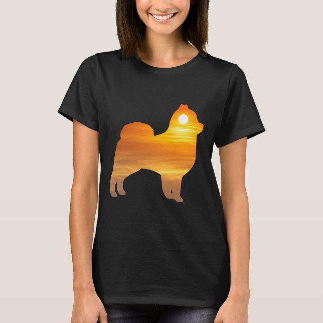 T-shirt Levée de soleil de silhouette de chien de Pomérani (Devant)