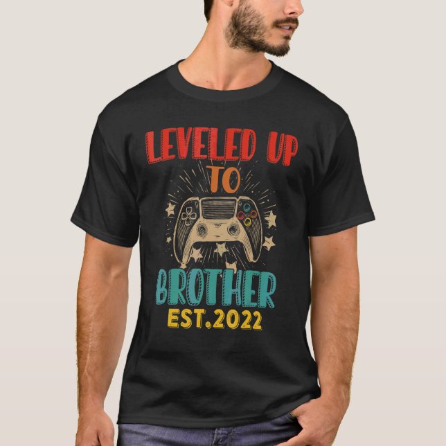 T-shirt Leveled Up To Brother Est 2022 Gamer Expecting Ba (Devant)