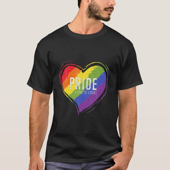 T-shirt LGBT Pride Design With Heart Rainbow Flag Men Wome (Devant)