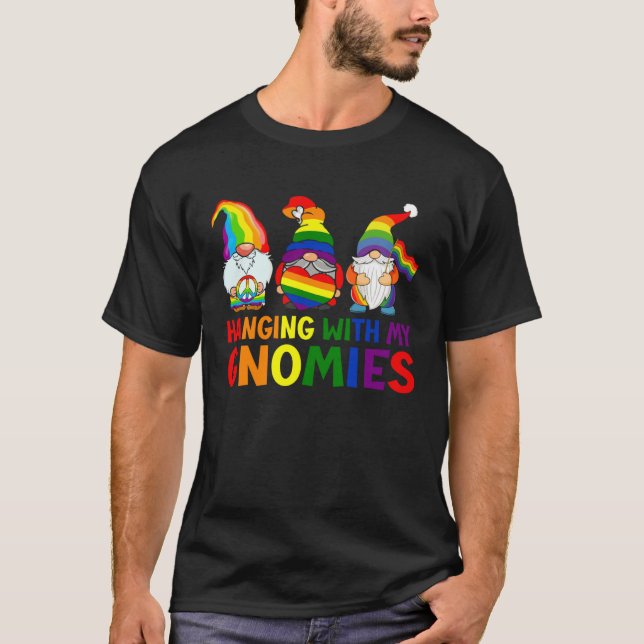 T-shirt LGBT Pride LGBTQ Rainbow Gnomies  Hanging with my  (Devant)