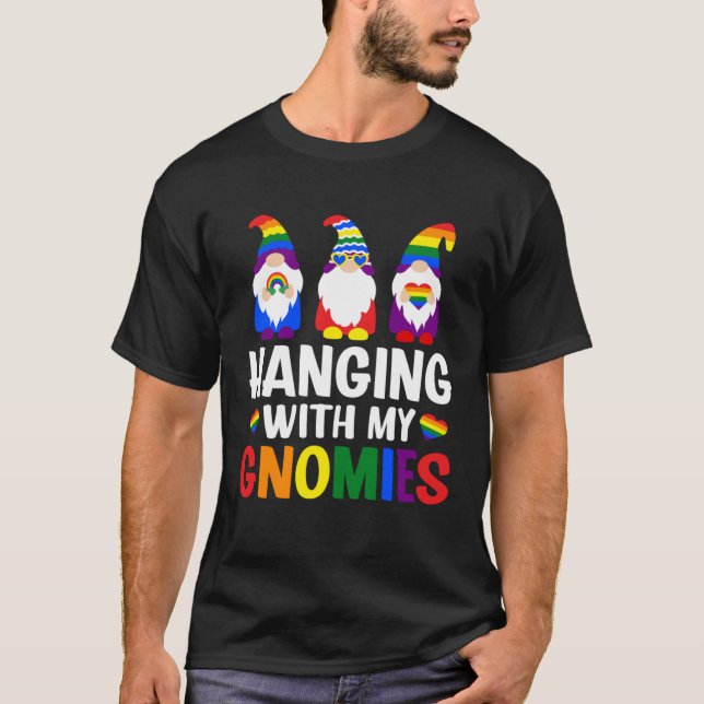 T-shirt LGBT Pride LGBTQ Rainbow Gnomies  Hanging with my  (Devant)