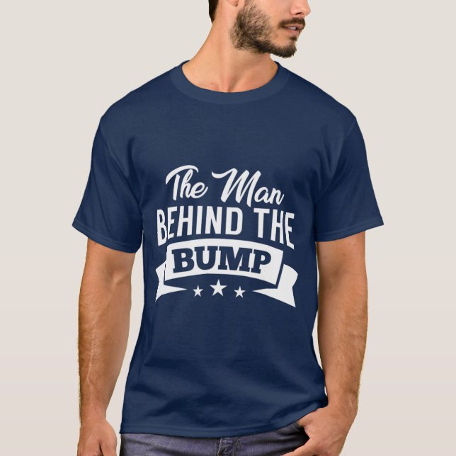 T-shirt L'homme derrière la grossesse de choc pour les hom (Devant)