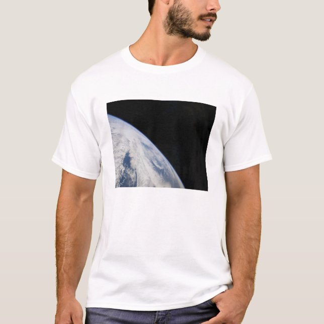 T-shirt L'horizon terrestre et la noirceur de l'espace (Devant)