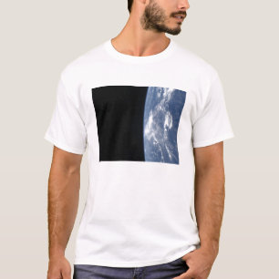 T-shirt L'horizon terrestre et la noirceur de l'espace 2