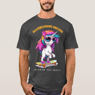 T-SHIRT LICORNE DE SKATEBOARD