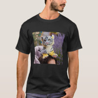 "Lien jouant avec Tee de tigre blanc"
