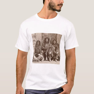 T-shirt L'Indien trois brave, photographié par l'anglais