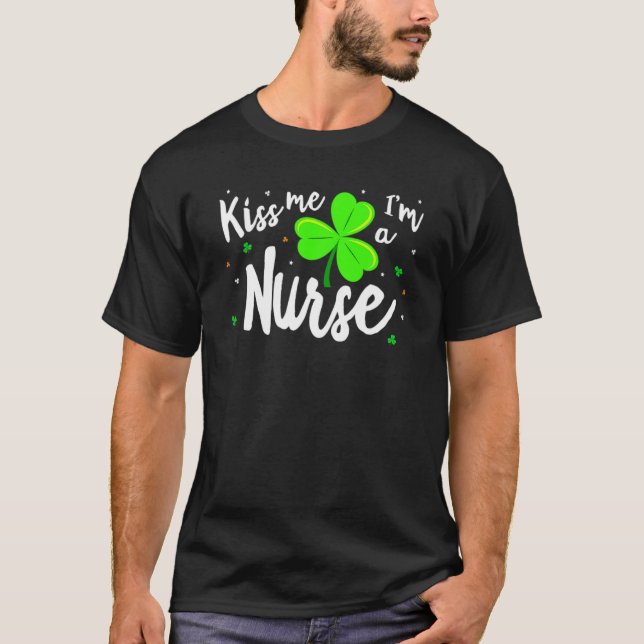 T-shirt L'infirmière Patrick's Kiss Me Je suis une infirmi (Devant)