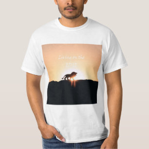 T-shirt Lion au coucher du soleil Vivre à la lisière