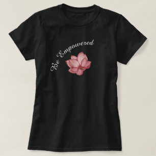 T-shirt Lit d'eau de Lotus rose en floraison sur le noir i