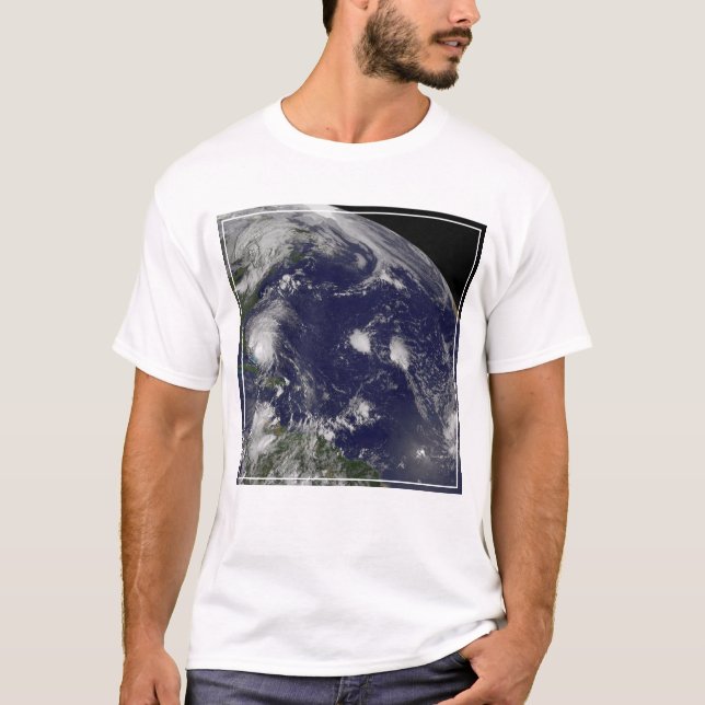 T-shirt L'Ouragan Irene Traverse Les Bahamas. (Devant)
