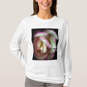 T-shirt <Love is a Rose> par Nathan Griffith