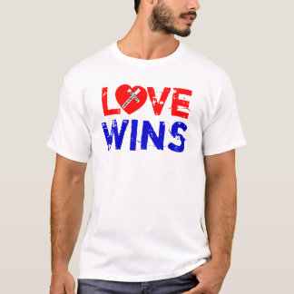 T-shirt Love Wins