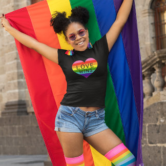 T-shirt Love Wins Cœur Arc-en-Ciel Femme Noir