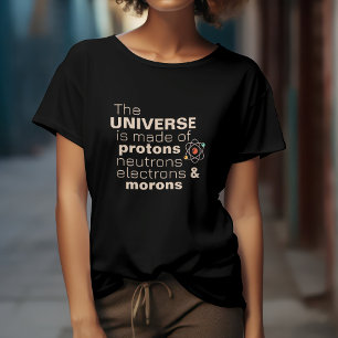 T-shirt L'Univers Protons, Neutrons, Électrons & Idiots