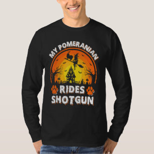 T-shirt Ma chienne Pomeranian monte en witch sur un fusil