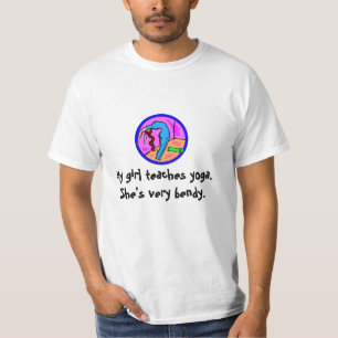 T-shirt Ma fille enseigne le yoga. Elle est très bendy.