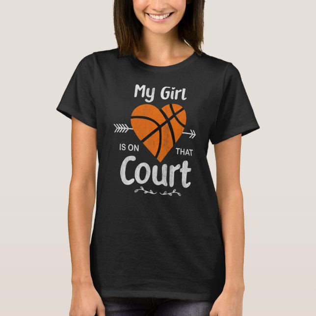 T-shirt Ma Fille Est Sur Cette Cour Mignonne Basketball Ma (Devant)