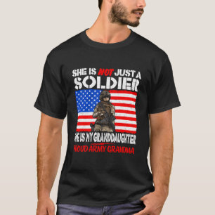 T-shirt Ma Petite-Fille Est Un Soldat Militaire Fière Armé