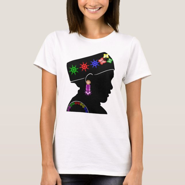 T-shirt Madame de Hmong avec la boucle d'oreille d'étoiles (Devant)