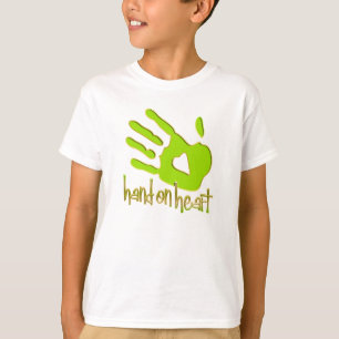 T-shirt main sur coeur