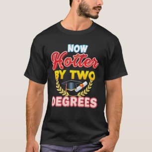T-shirt Maintenant Hotter De Deux Degrés Bachelor Master D