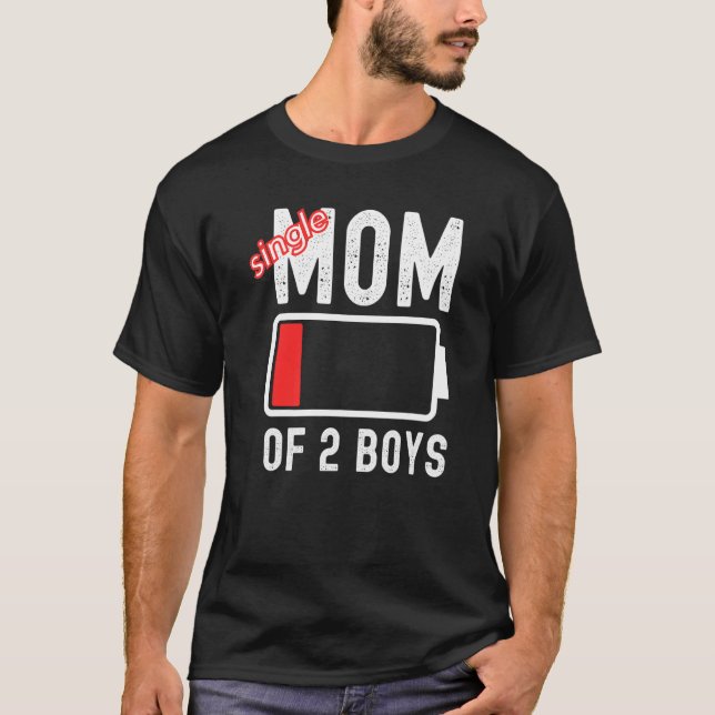 T-shirt Maman célibataire De 2 Garçons Batterie Faible Fêt (Devant)