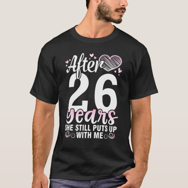 T-shirt Mari Après 26 Ans Épouse Épouse Elle Nous Met Touj (Devant)