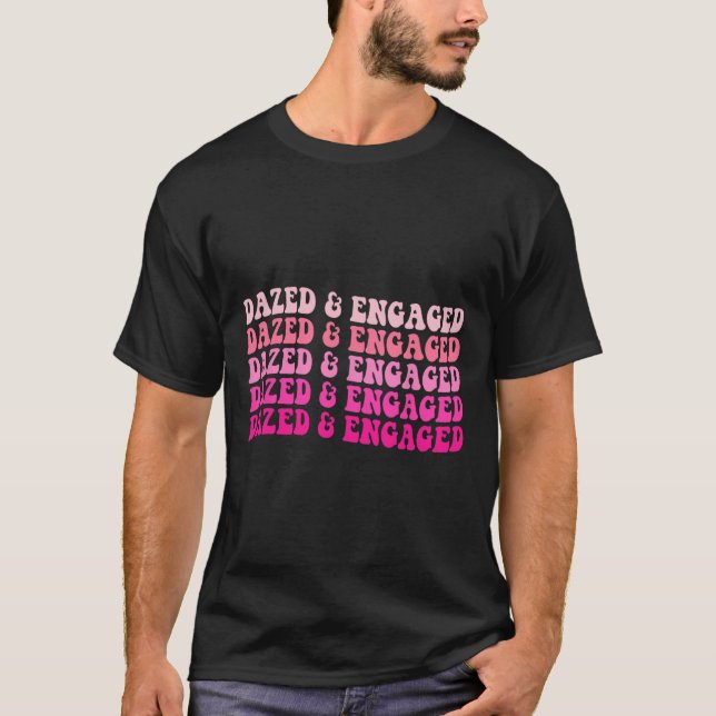 T-shirt Mariée de la fête de bachelorette Dazed And Engage (Devant)